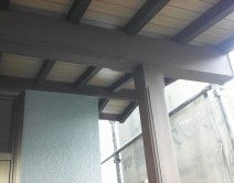 玄関天井木部：キシラデコール・ウォルナット仕様！防腐・防カビ・防虫効果！の写真